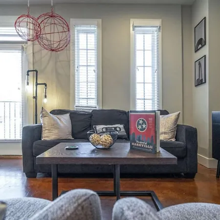 Corner King - King Size Beds Close To Vandy & Broadway